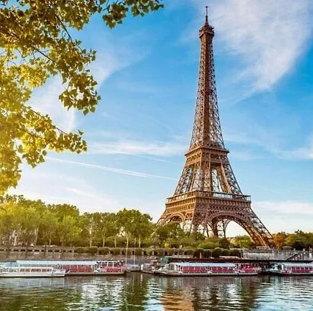 Cia - Eiffel Tower Apartmán *