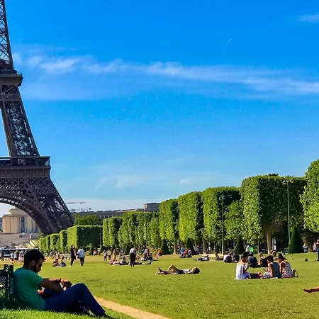 Cia - Eiffel Tower Apartmán *